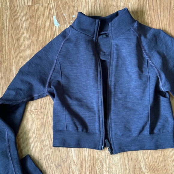 alphalete seamless crop jacket - Picture 4 of 5